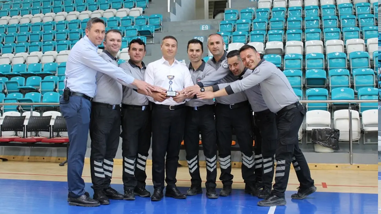 Uşak Üniversitesi Cumhuriyet Futbol Turnuvası Kupaları Sahiplerini Buldu