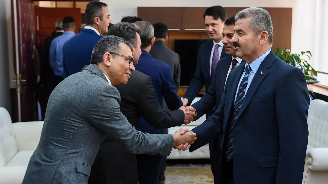 Uşak Valisi Ergün, Valilik Personeli İle Bayramlaştı