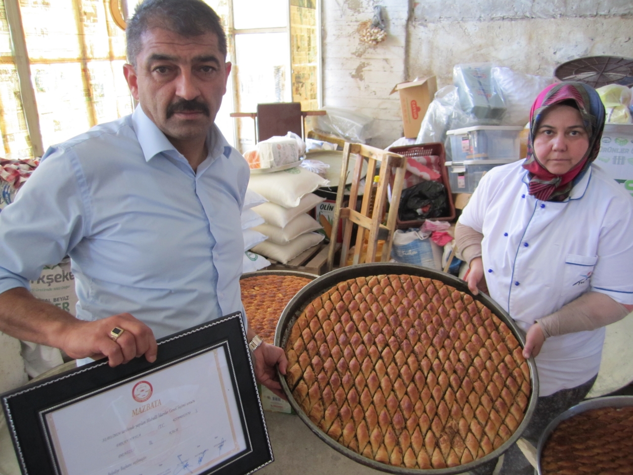 Kale Belediye Başkanı Hayla'dan baklava açan kadınlara ziyaret