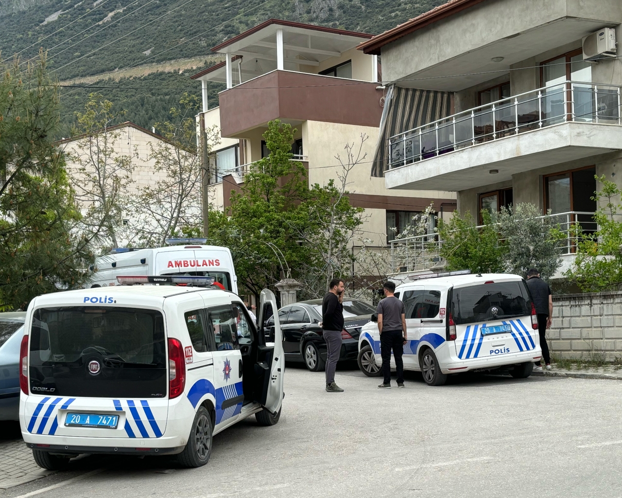 Denizli'de bir hastanenin yönetim kurulu başkanı evinde ölü bulundu