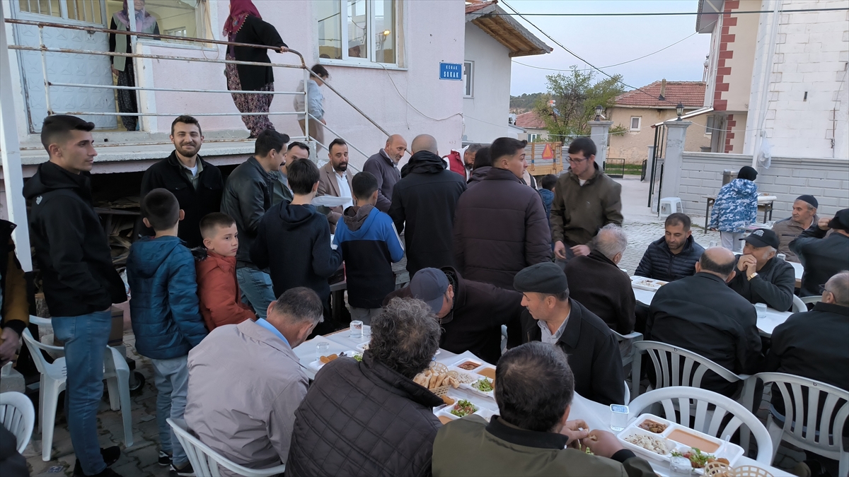 Kütahya’da köylüler 10 yıldır iftar sofrasında buluşuyor