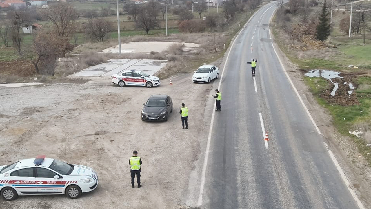 Eşme'de Drone Destekli Trafik Denetimleri Devam Ediyor