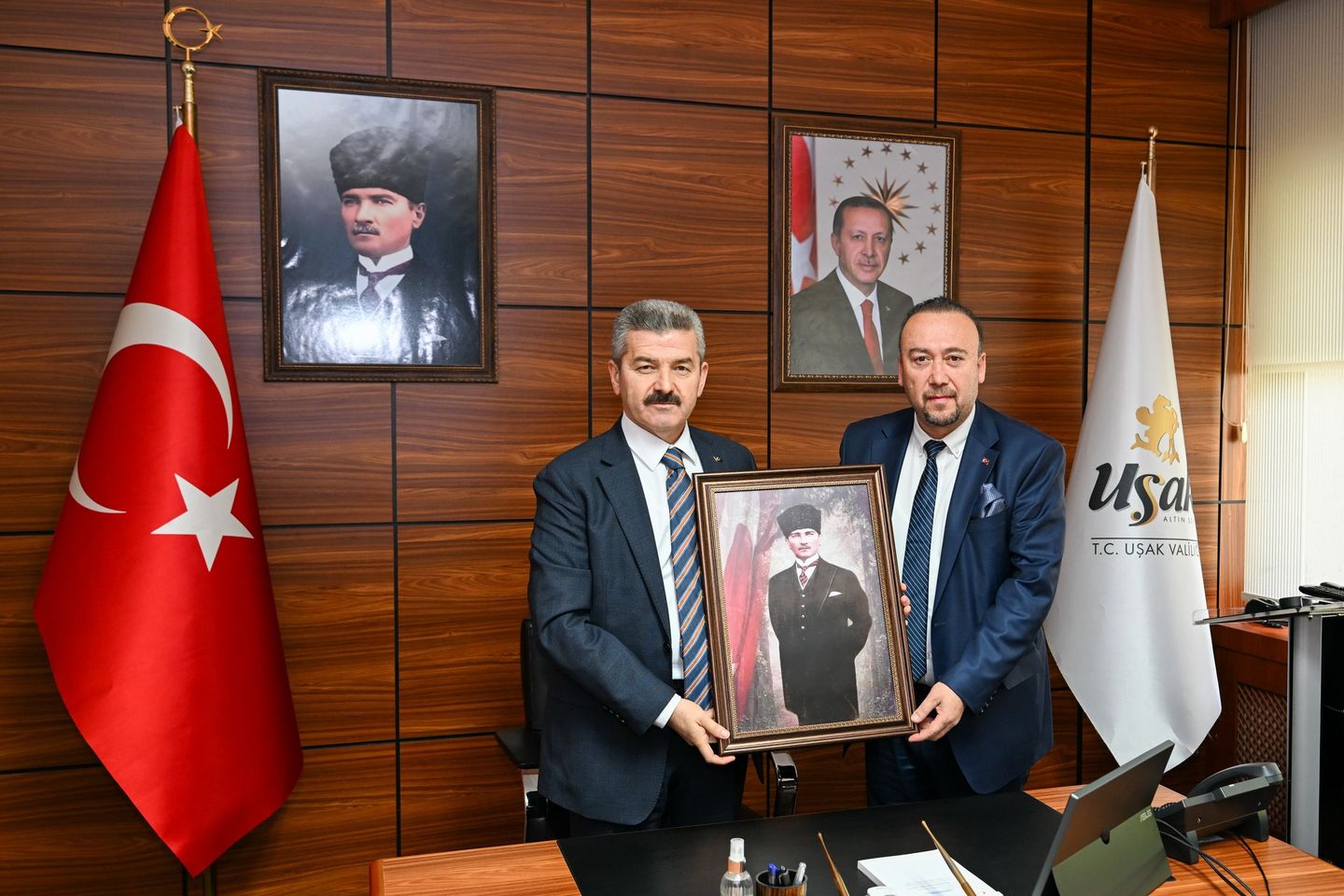 Uşak Belediye Başkanı Yalım, Vali Ergün'ü Ziyaret Etti..!