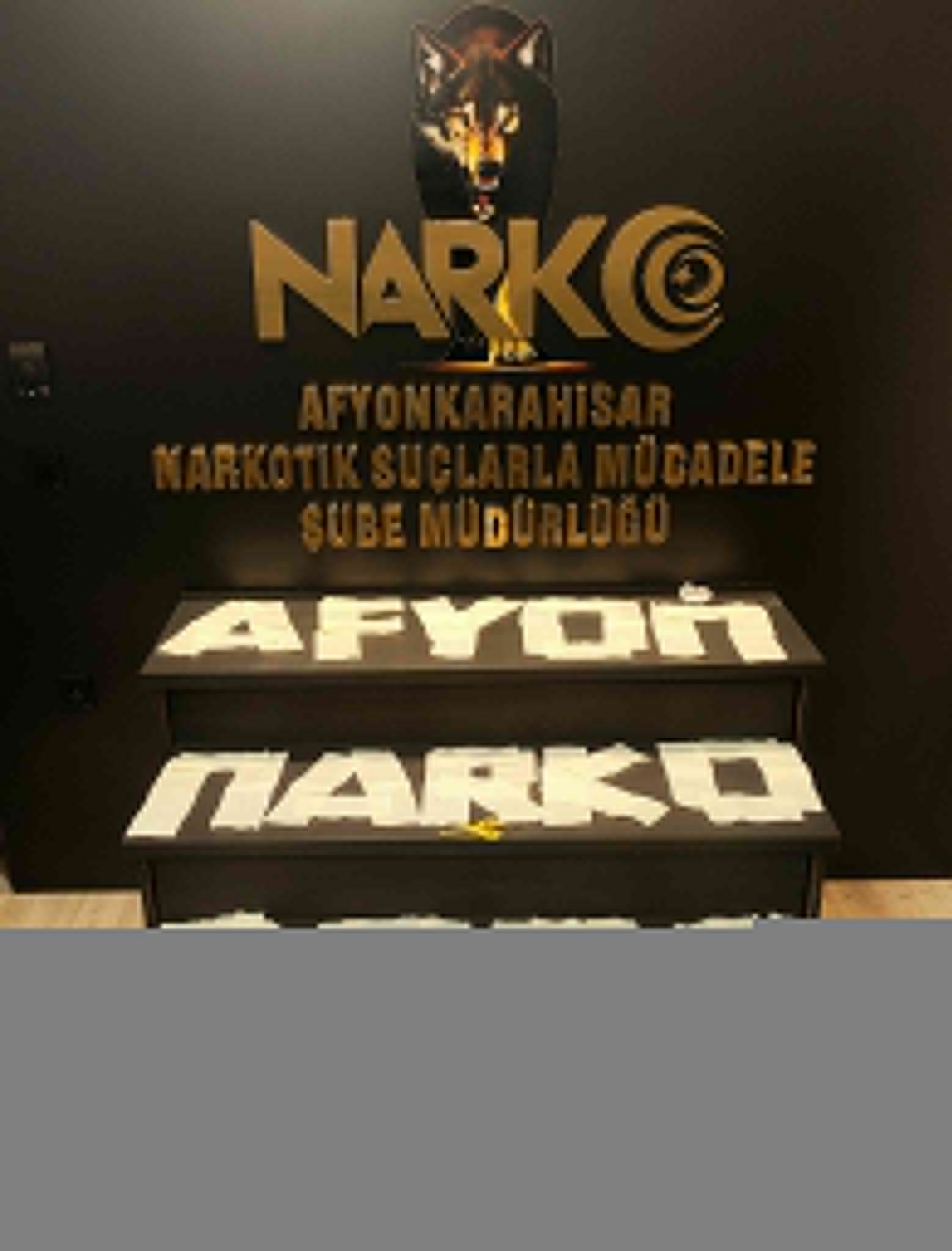 Afyonkarahisar'da peçeteye emdirilmiş uyuşturucuyla yakalanan 3 şüpheli tutuklandı