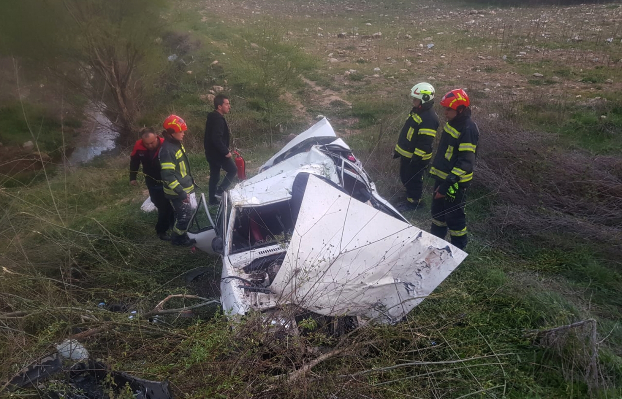 Denizli'de otomobil ile motosikletin çarpıştığı kazada 3 kişi öldü