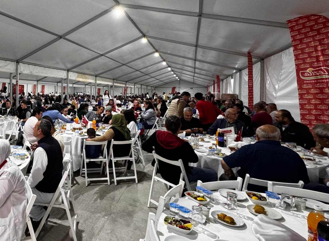 Lezita çalışanları iftarda bir araya geldi