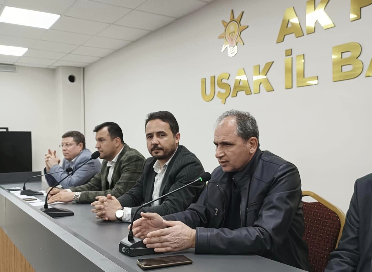 Seçimden Sonra Uşak Ak Parti Teşkilatı Toplandı: Yüzler Gülmüyor..