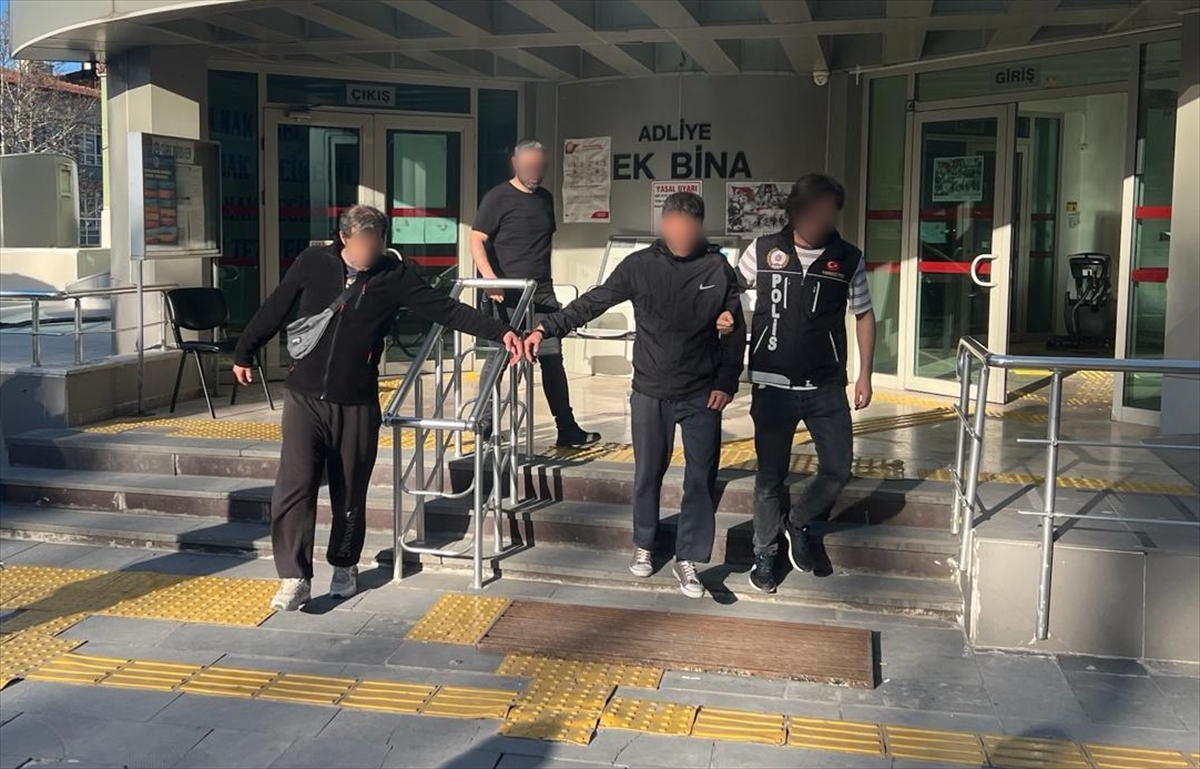 Kütahya'da uyuşturucu operasyonunda yakalanan 2 zanlı tutuklandı