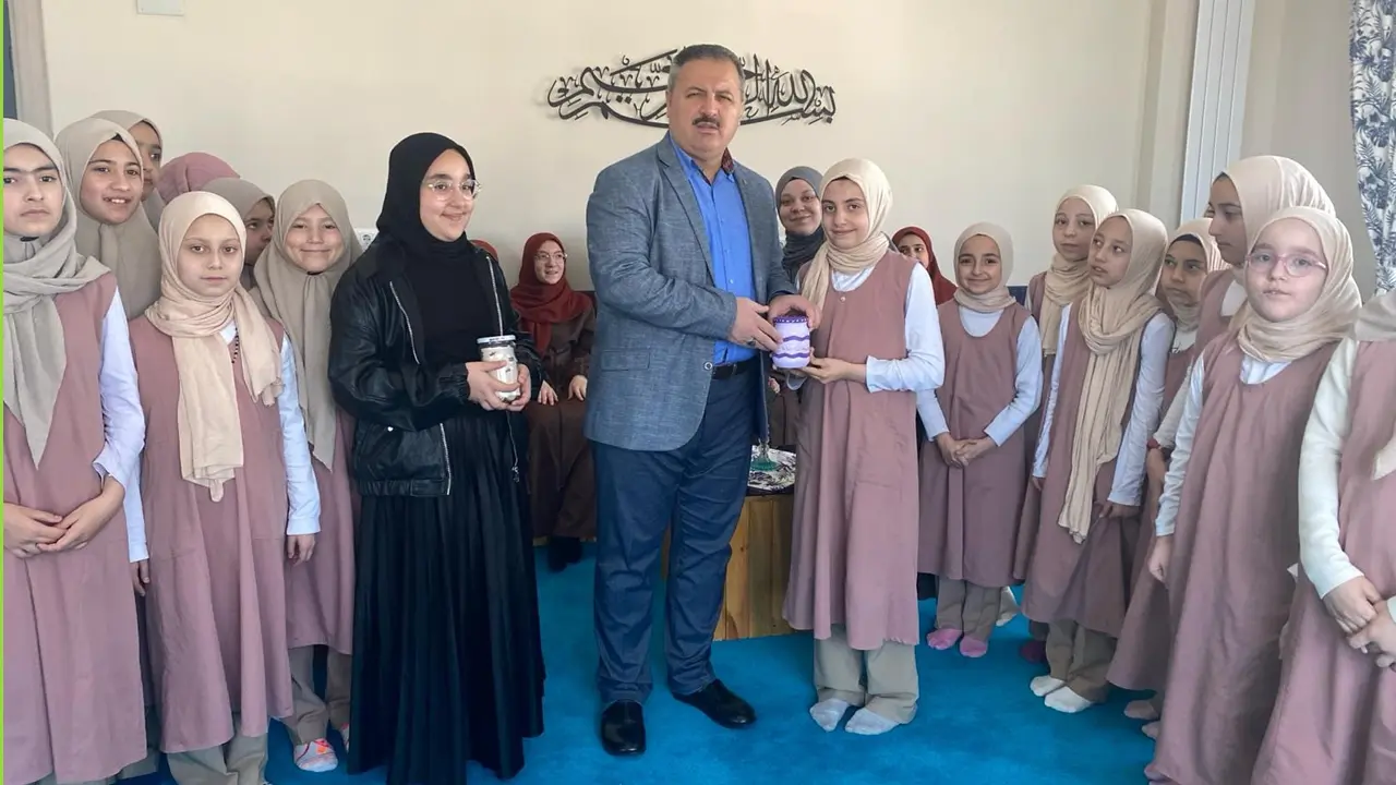 Uşaklı Öğrenciler Harçlıklarını Filistinli Kardeşlerine Gönderdi