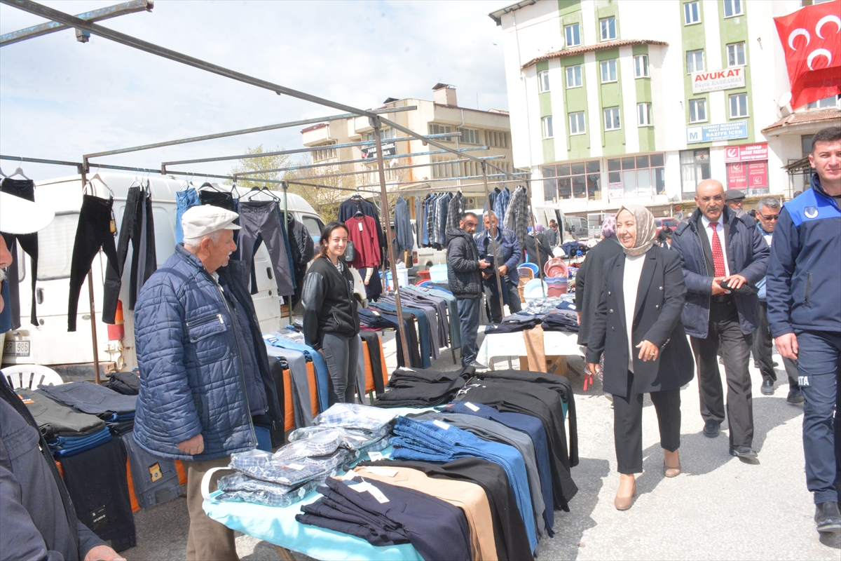 İscehisar Belediye Başkanı Kılınçarslan, pazar yerini gezdi