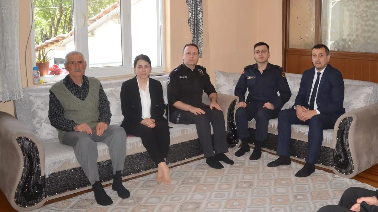 Karahallı Kaymakamlığından Bayram Ziyareti