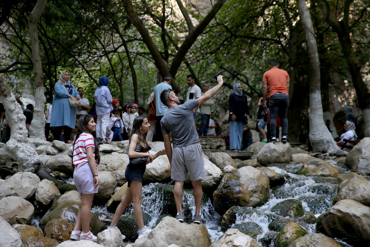 Muğla'daki Saklıkent Kanyonu'nda bayram tatili yoğunluğu