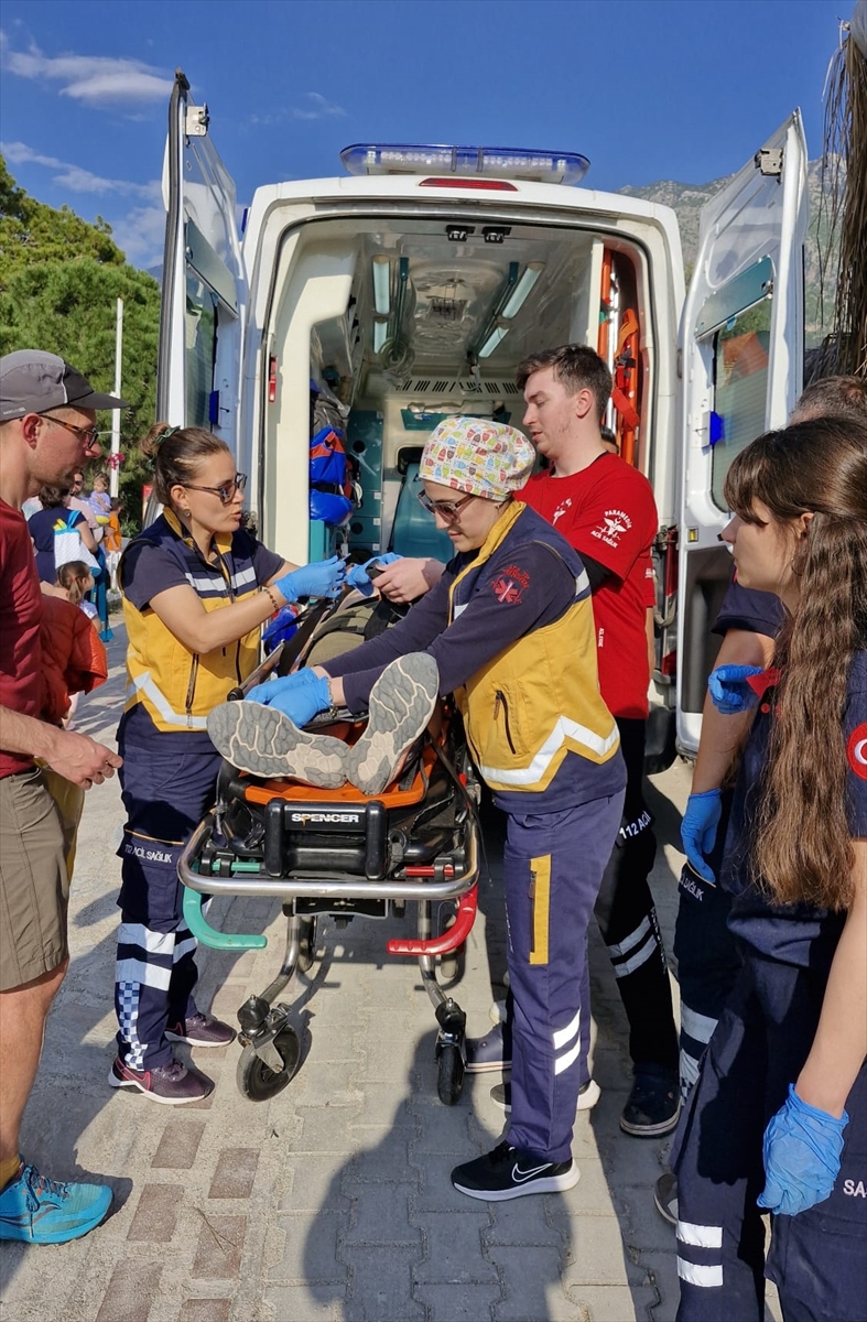 Fethiye'de düşerek yaralanan İngiliz turist hastaneye kaldırıldı