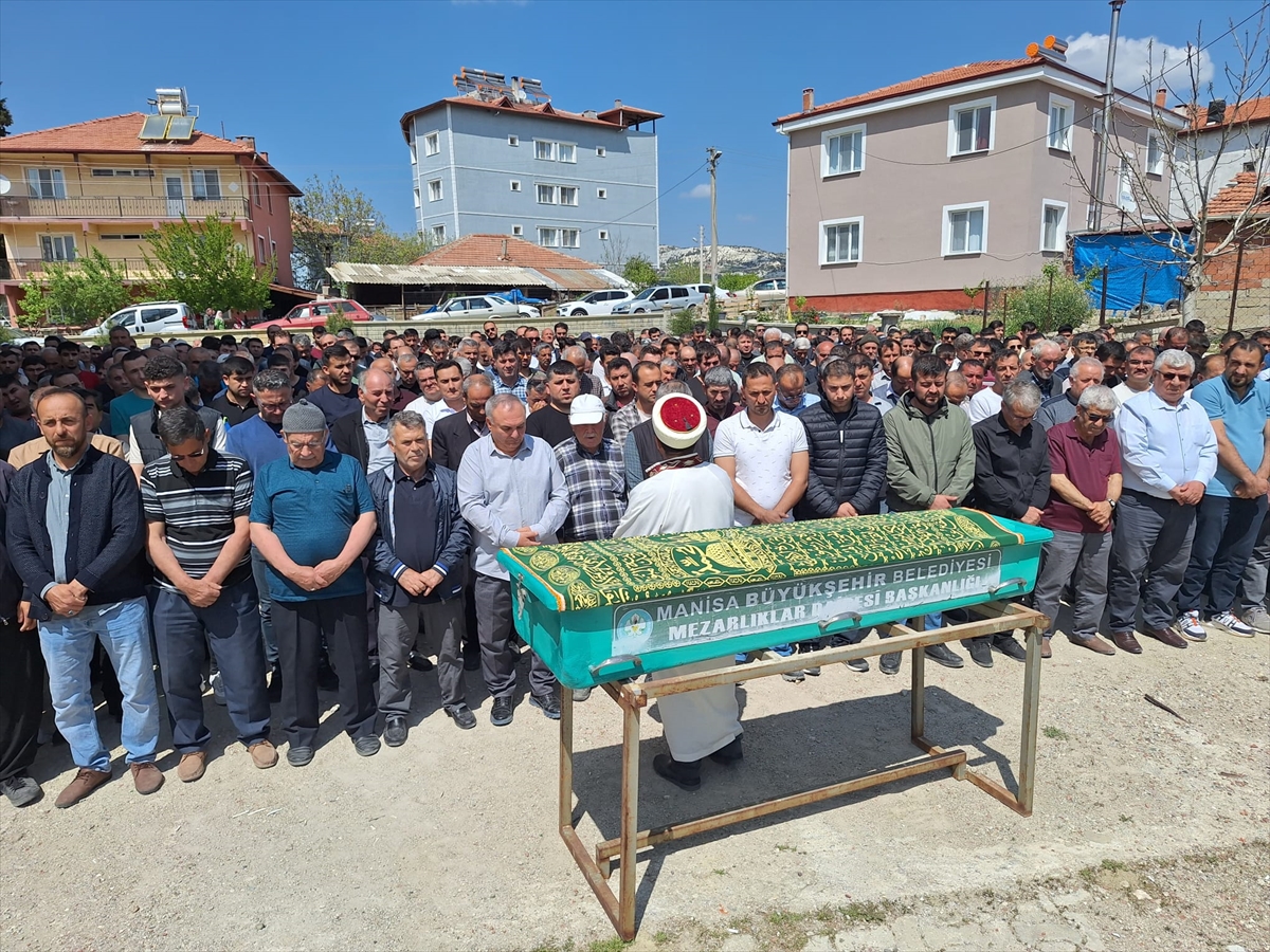 Selendi'de vefat eden belediye meclis üyesinin cenazesi toprağa verildi