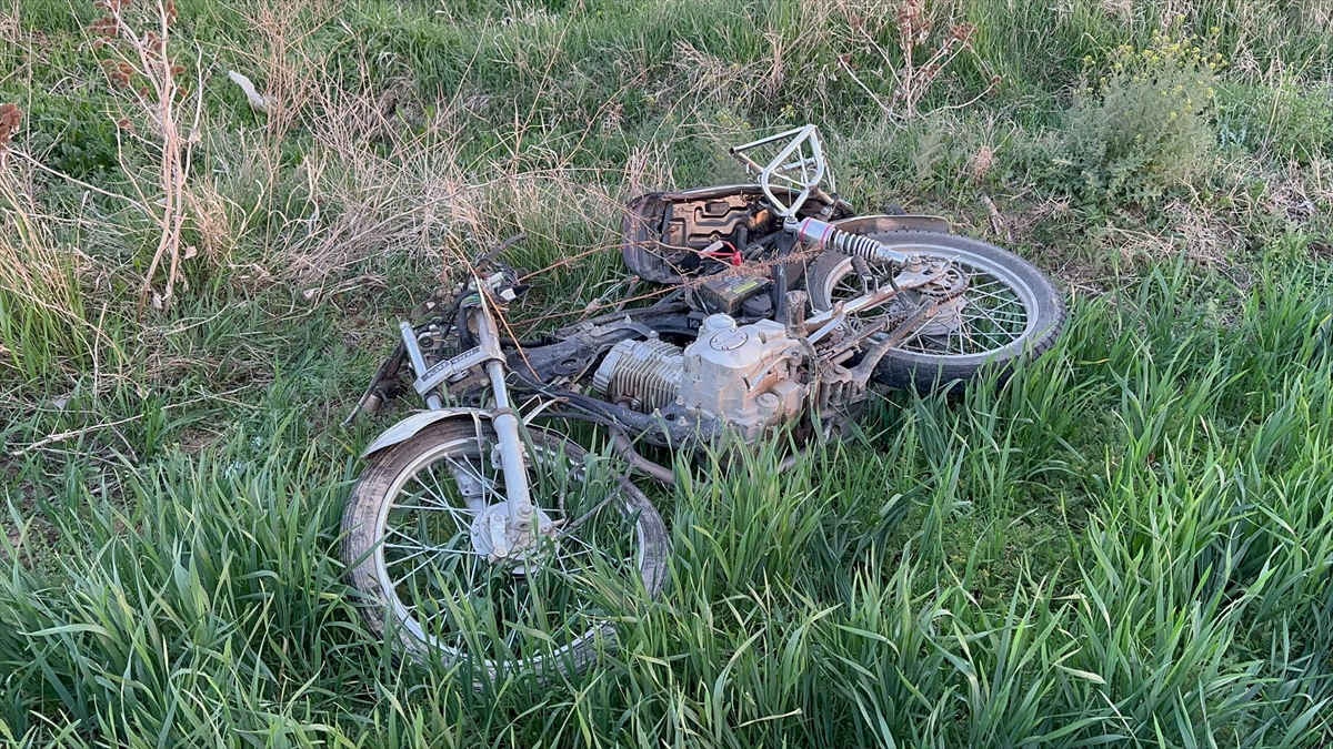 Bolvadin'de devrilen motosikletin sürücüsü yaralandı.