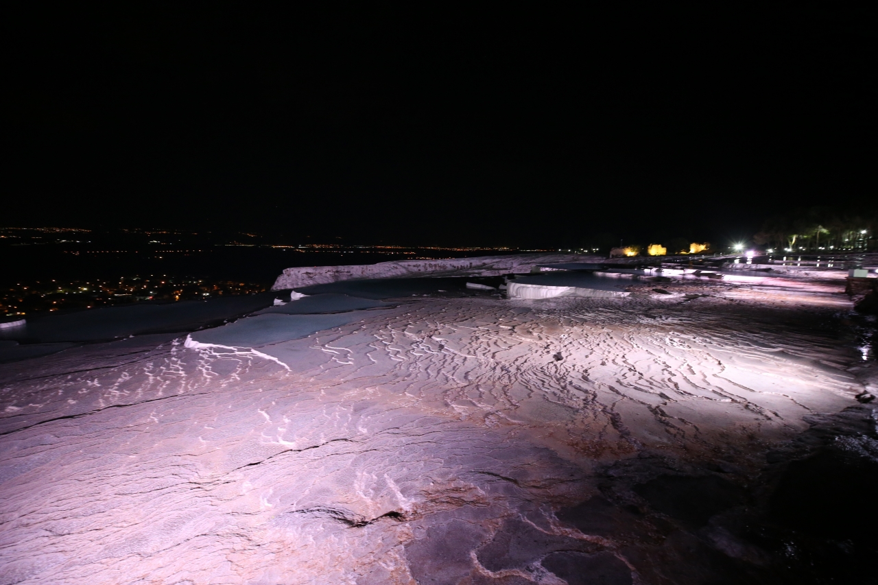 Pamukkale, ziyaretçilerini gece de ağırlamaya başladı