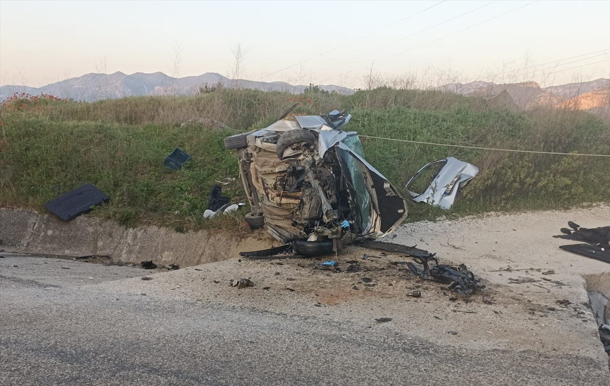 Muğla'da şarampole devrilen otomobildeki 1 kişi öldü, 2 kişi yaralandı