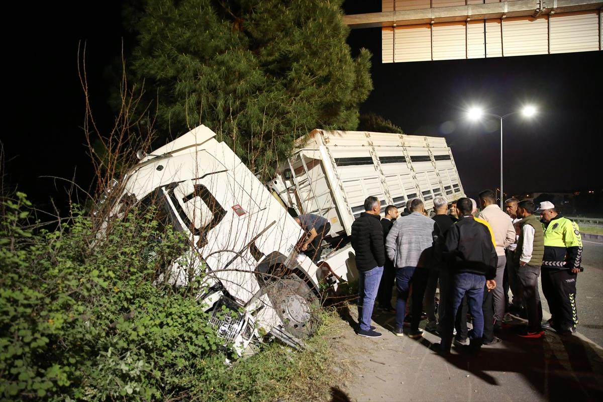 Denizli'de tırın çarptığı otomobildeki 6 kişi yaralandı