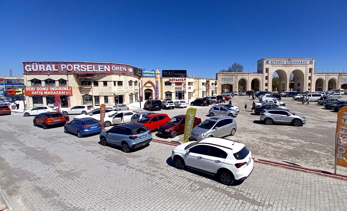 Kütahya Çiniciler Çarşısı'nı bayramda 30 bin kişi ziyaret etti
