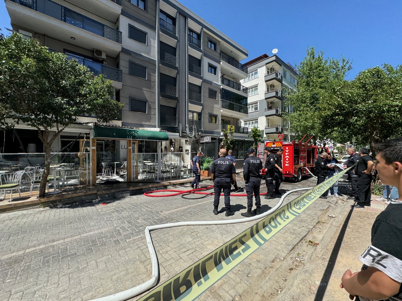 Manisa'da bir kafede çıkan yangın söndürüldü