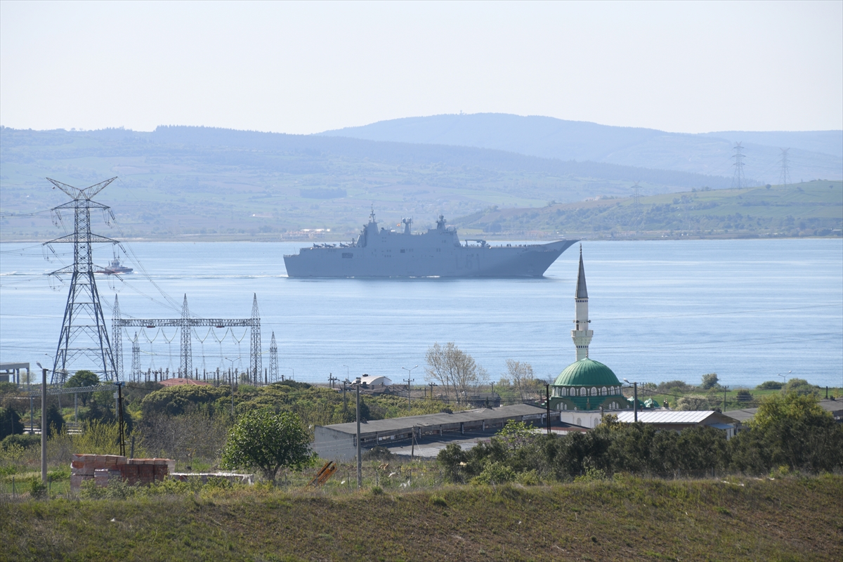 İspanya'nın amfibi hücum gemisi Çanakkale Boğazı'ndan geçti