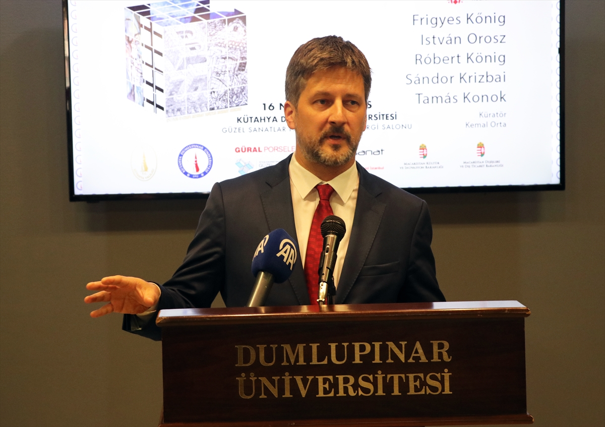 Kütahya'da "Sınırların Ötesinde Macar Çağdaş Sanatına Bir Yolculuk" sergisi açıldı