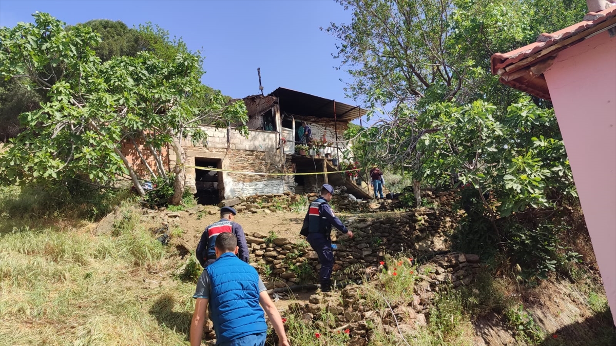 İzmir'de yangın çıkan evde 1 kişinin cansız bedenine ulaşıldı