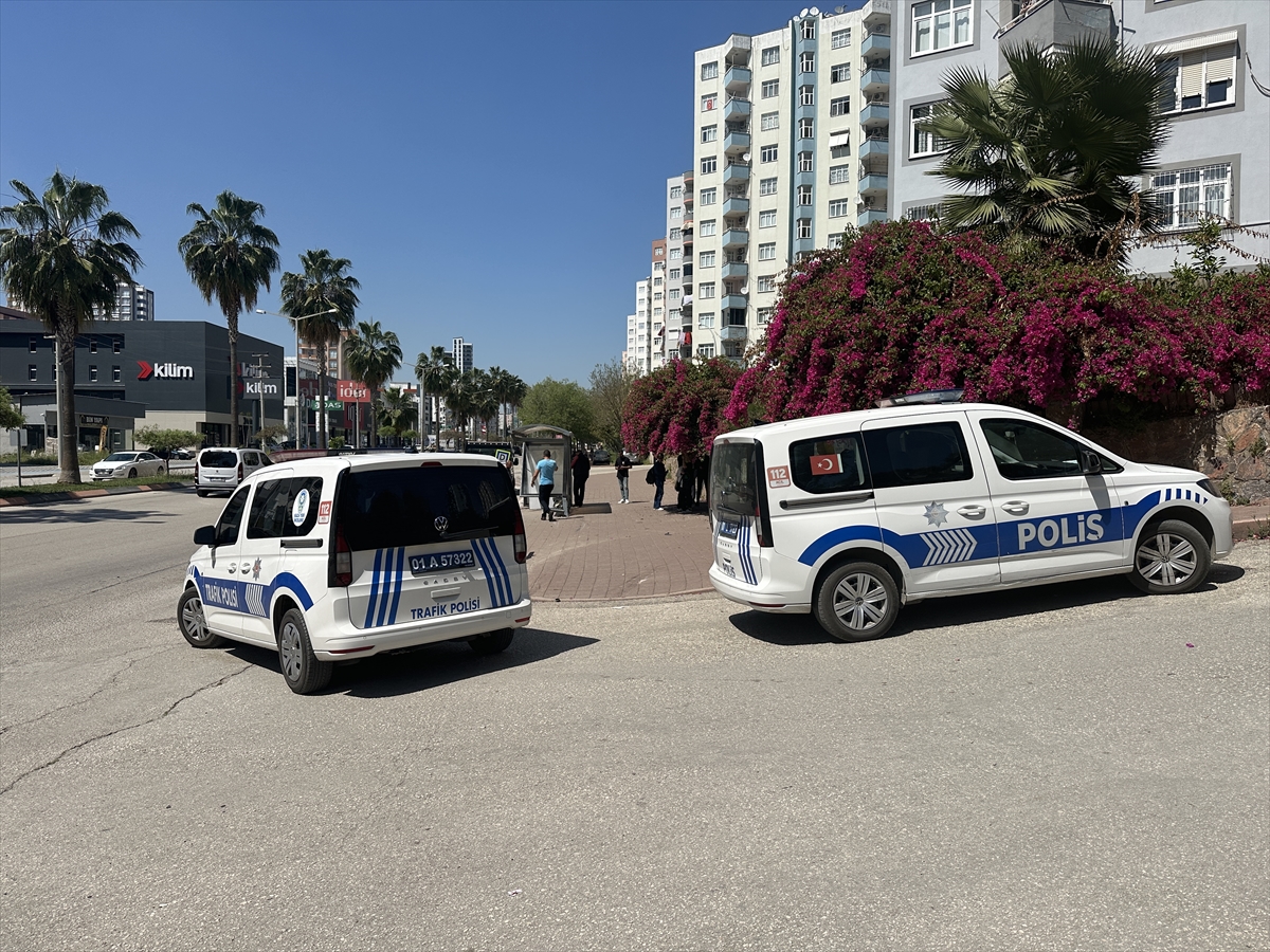 Otomobilin durağa çarpması sonucu 7 kişi yaralandı