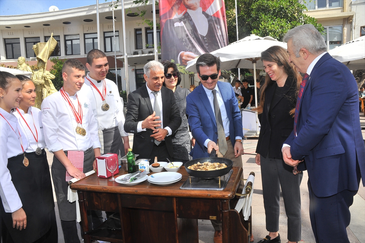 Çeşme'de Turizm Haftası için tören düzenlendi
