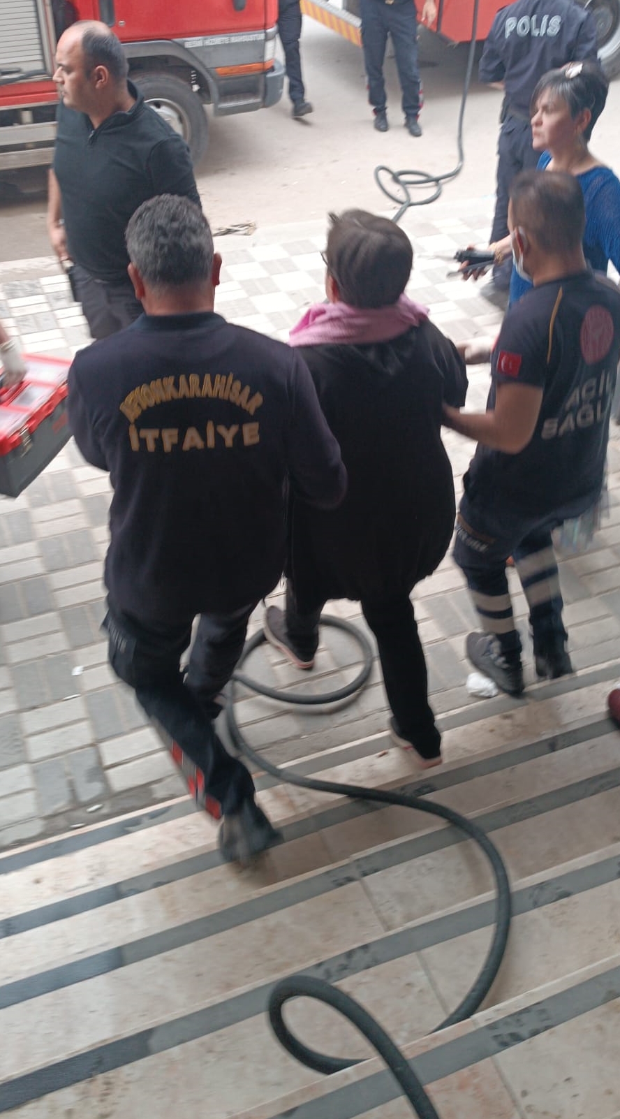 Afyonkarahisar'da bir apartmanda çıkan yangın söndürüldü
