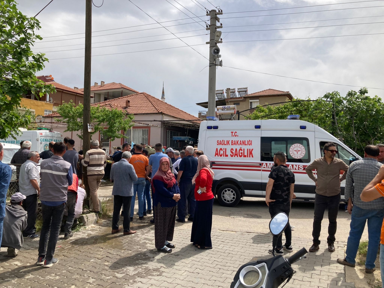 Manisa'da başını traktör şaftına kaptıran kişi öldü
