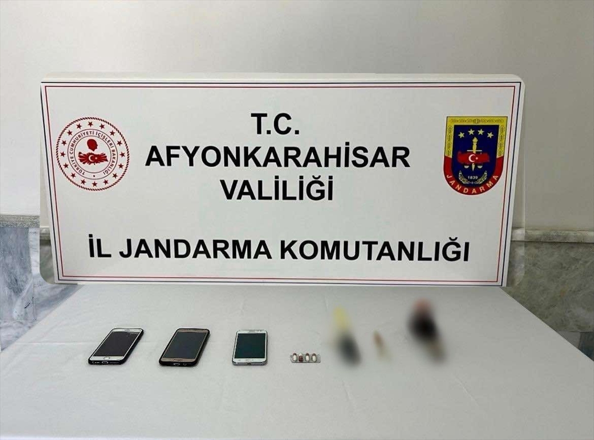 Afyonkarahisar'da uyuşturucu operasyonunda 2 şüpheli gözaltına alındı.