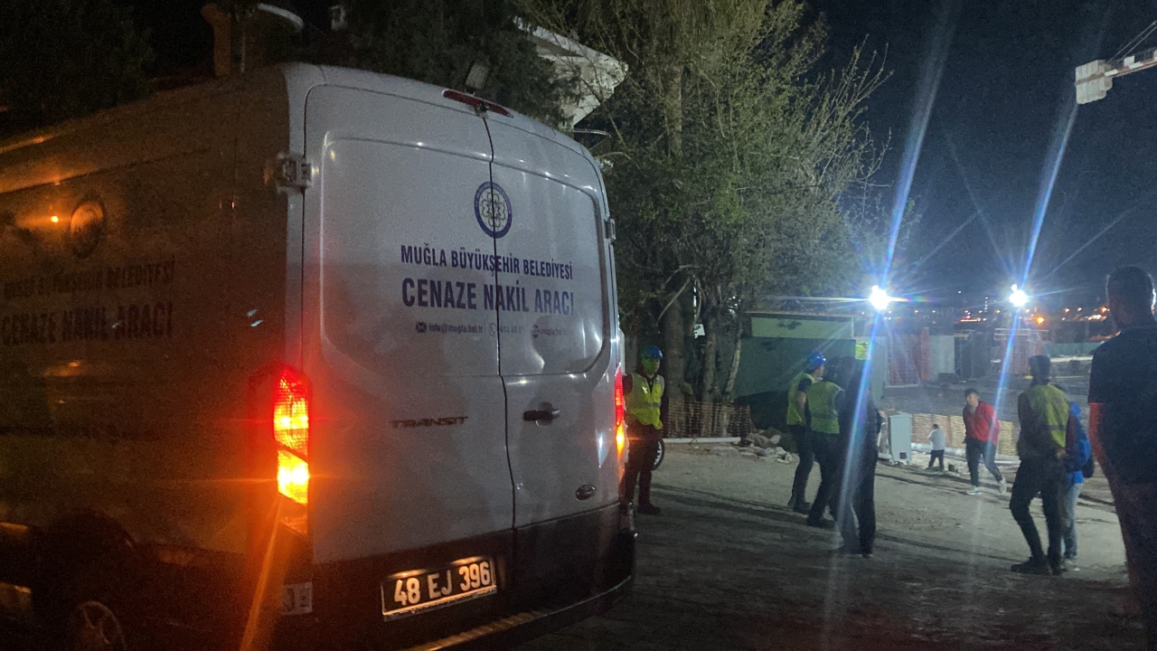 Muğla'da inşaatta üstlerine çelik kalıp düşen işçilerden biri öldü, diğeri yaralandı