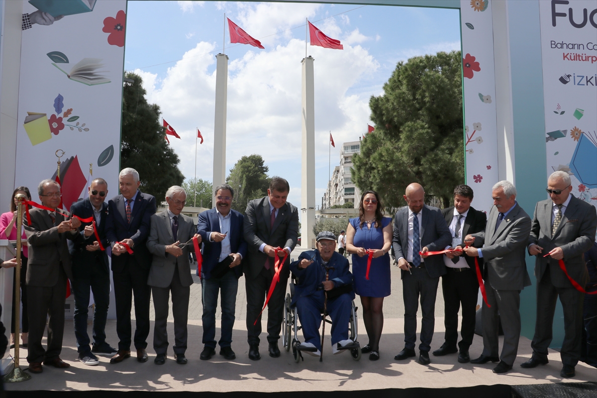İzmir Kitap Fuarı kapılarını açtı
