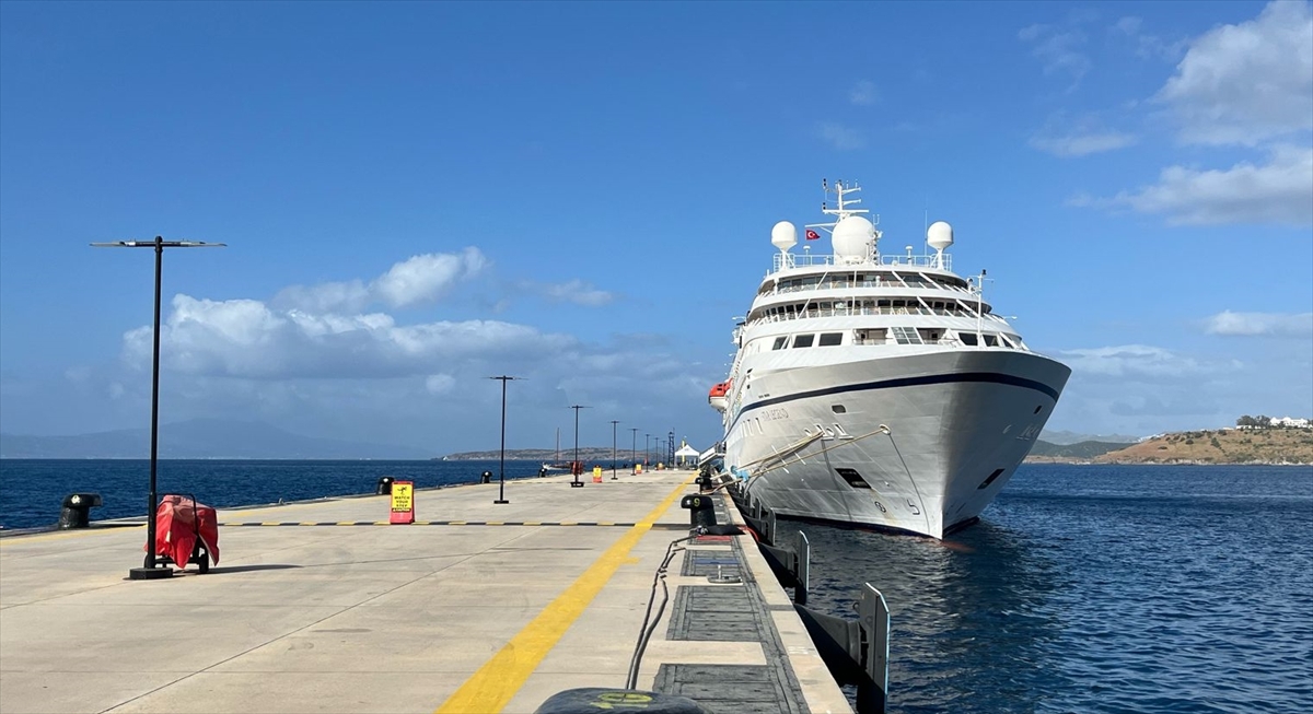 Bodrum'a "Star Legend" isimli kruvaziyerle 180 yolcu geldi