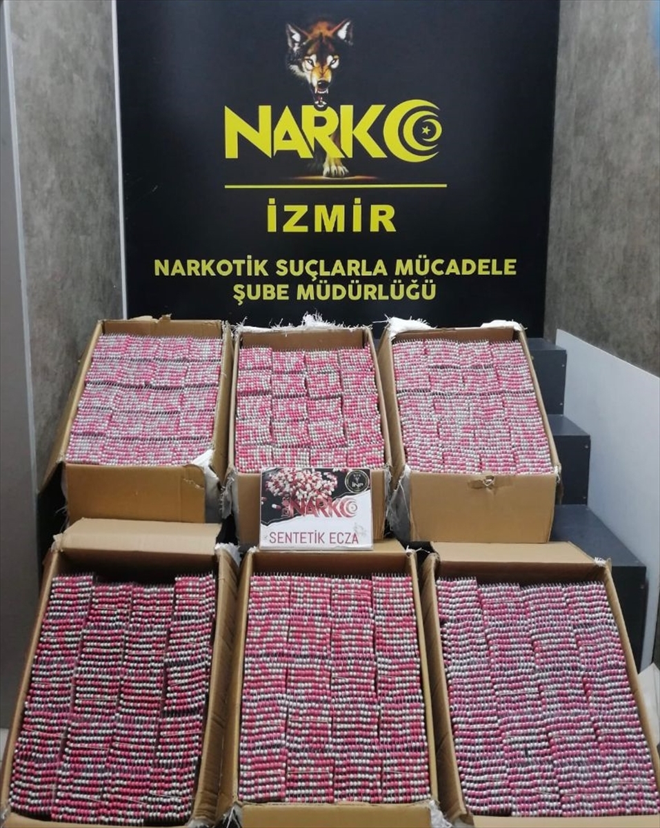 İzmir'e kargoyla gönderilen kutuda 120 bin 800 sentetik ecza ele geçirildi
