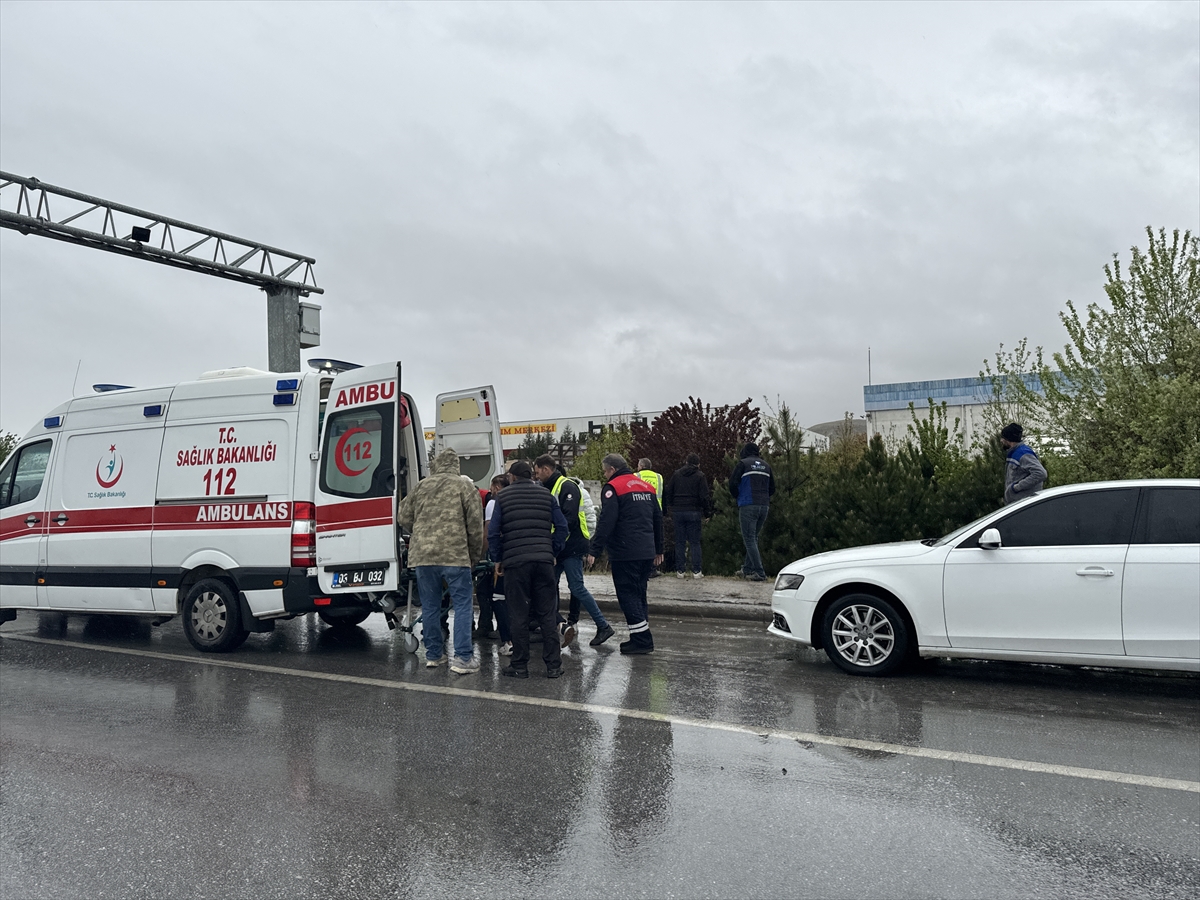 Afyonkarahisar'da Midibüs Devrildi: 5 Yaralı