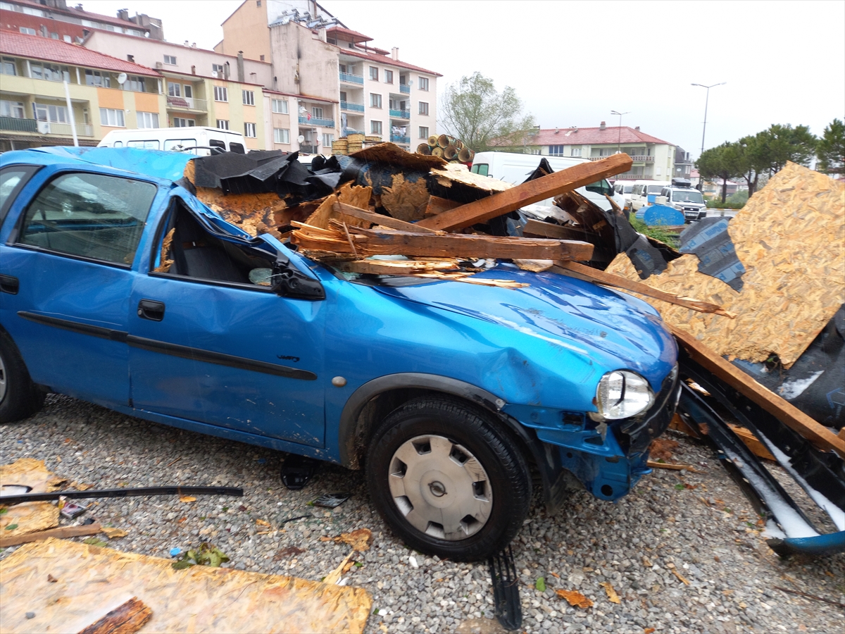 Denizli'de sağanak, dolu ve şiddetli rüzgar etkili oldu
