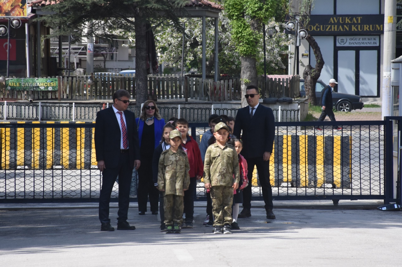 İkmal ve Garnizon Komutanlığı kapılarını çocuklara açtı