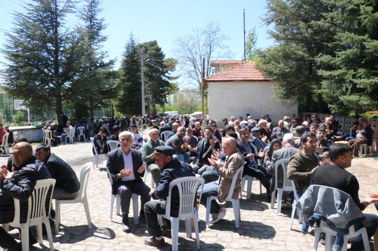 Sandıklı köylerinde yağmur duasına çıkılıyor