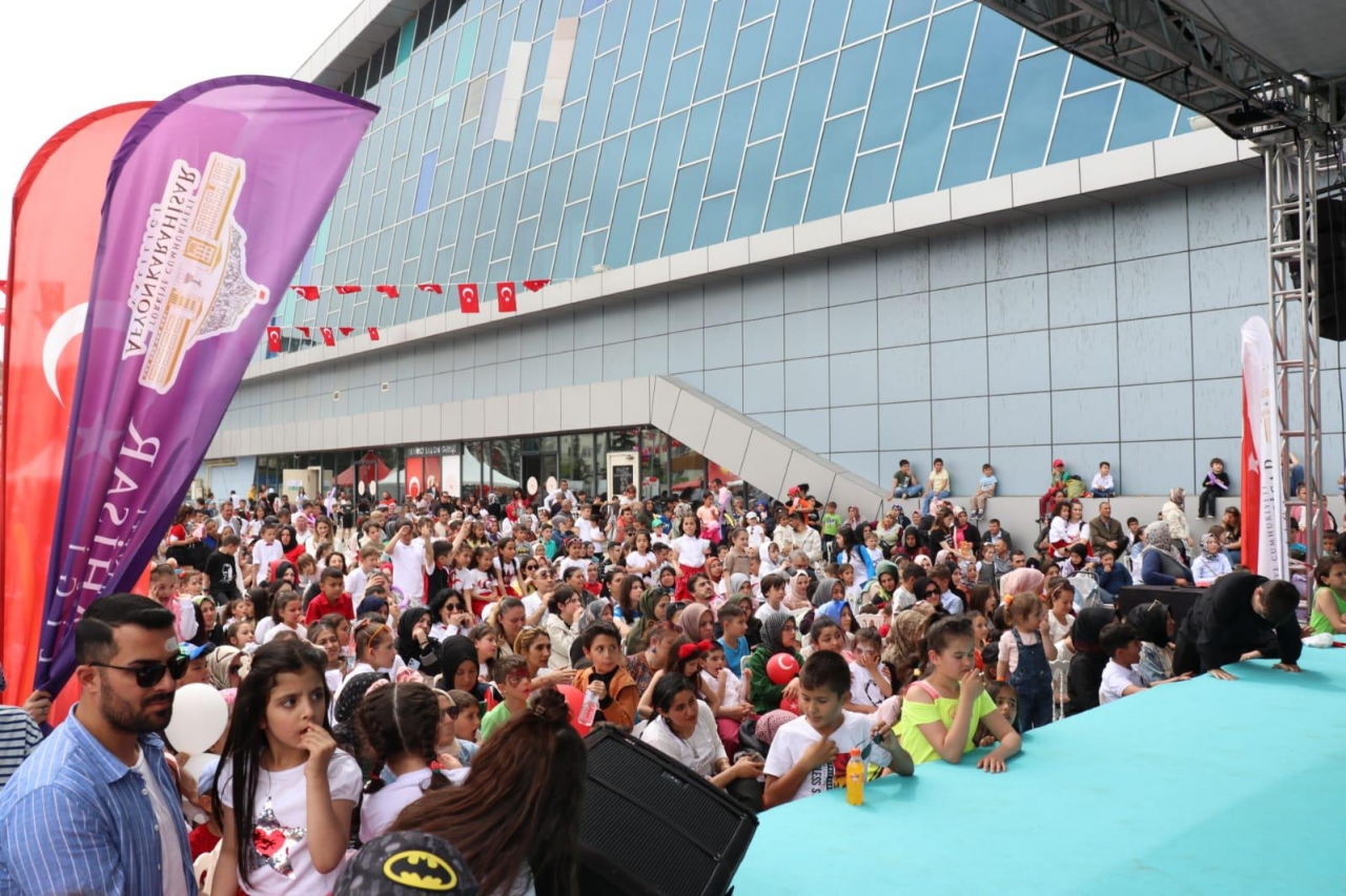 Afyonkarahisar'da 23 Nisan Ulusal Egemenlik ve Çocuk Bayramı coşkuyla kutlanıyor