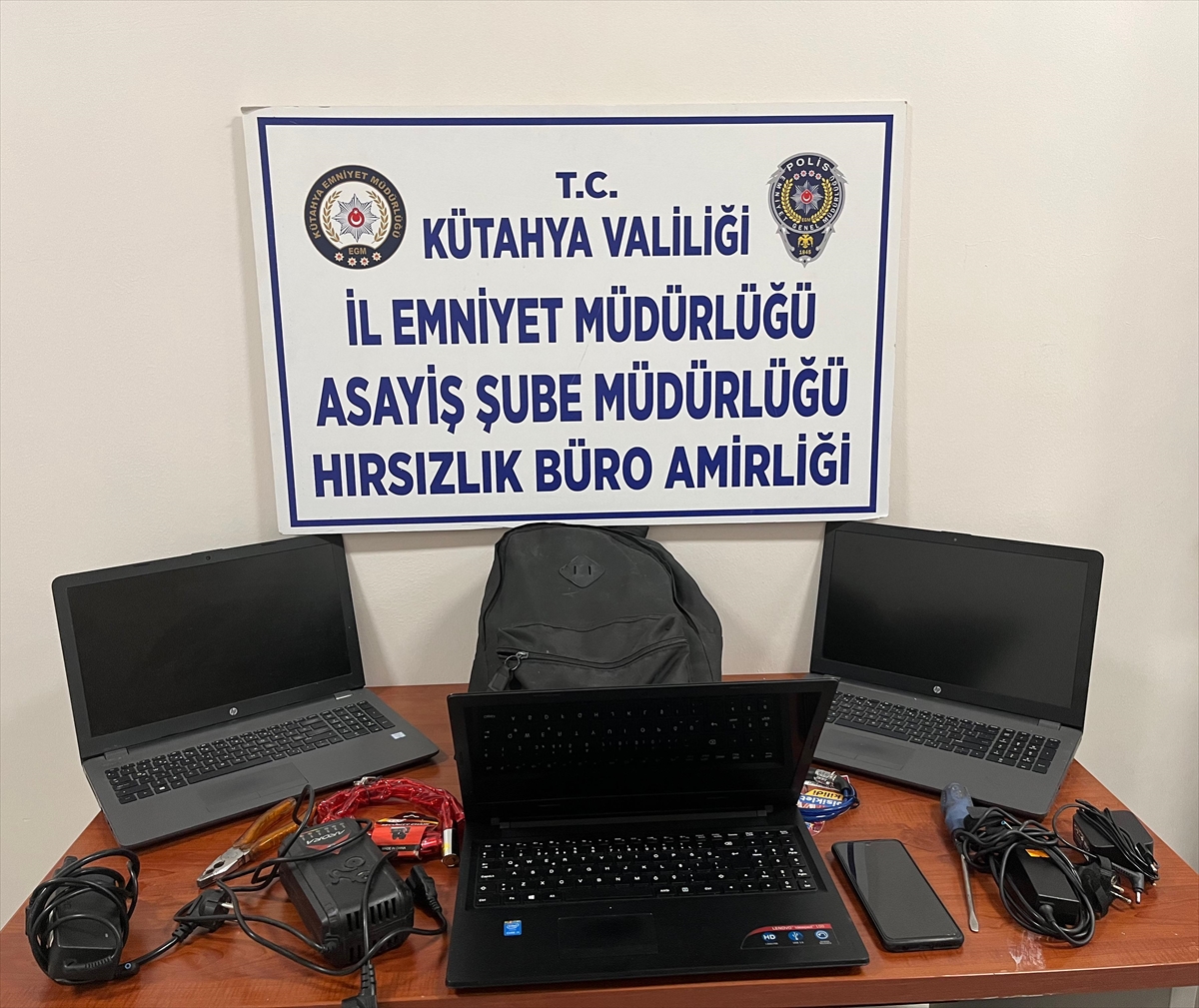 Kütahya, Bursa ve Yalova'daki okullardan bilgisayar çalan şüpheli yakalandı