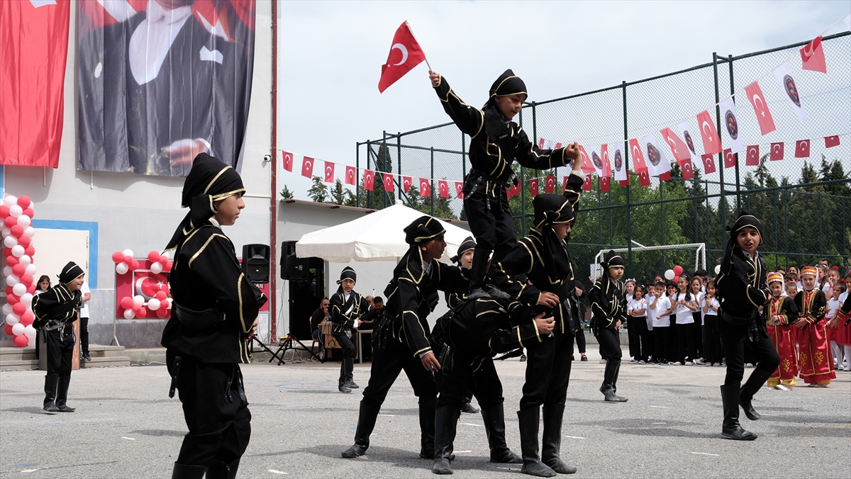 Manisa ve ilçelerinde 23 Nisan Ulusal Egemenlik ve Çocuk Bayramı kutlanıyor