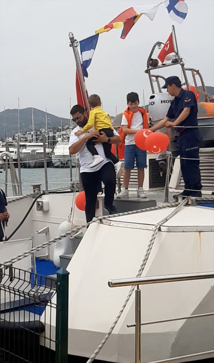 Muğla'da, Deniz Kuvvetleri gemisi ile Sahil Güvenlik botları ziyarete açıldı