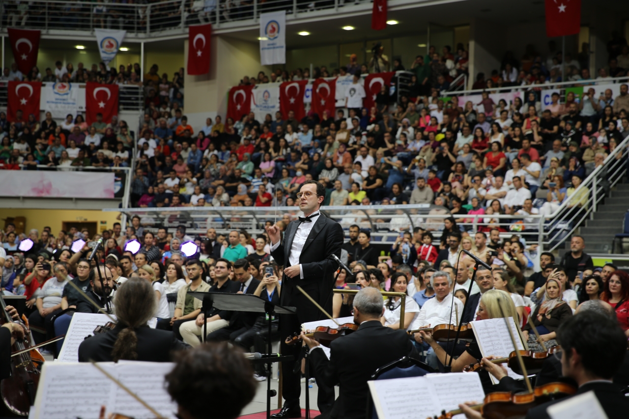 Cumhurbaşkanlığı Senfoni orkestrası Denizli'de öğrencilerle konser verdi