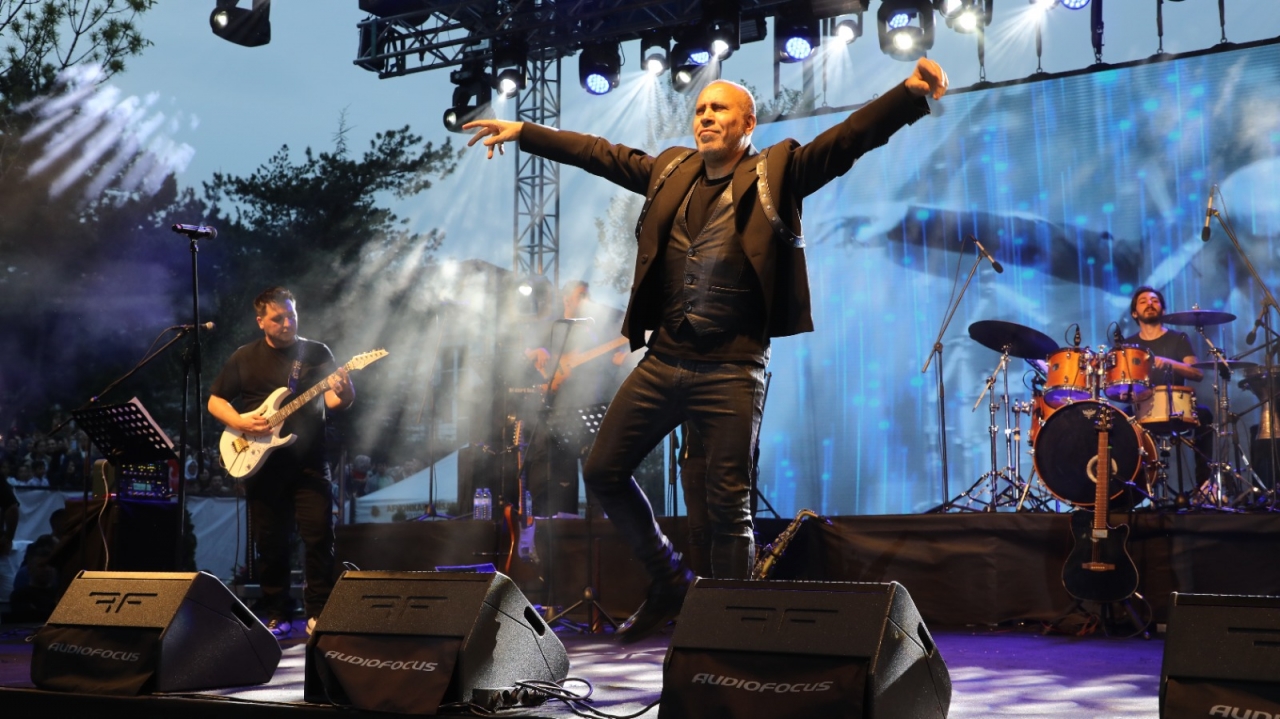 Afyonkarahisar'da Haluk Levent Coşkusu