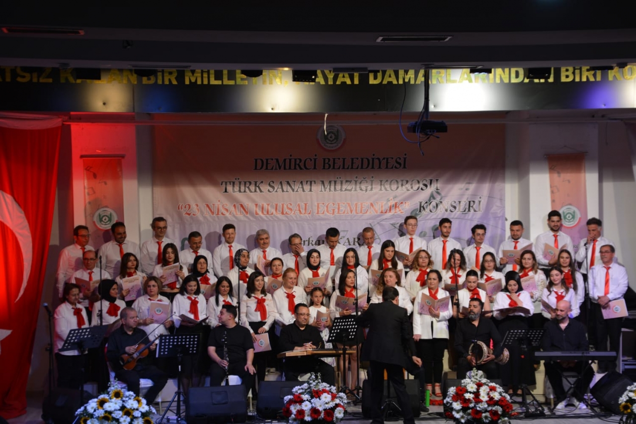 Demirci'de 23 Nisan Ulusal Egemenlik konseri düzenlendi