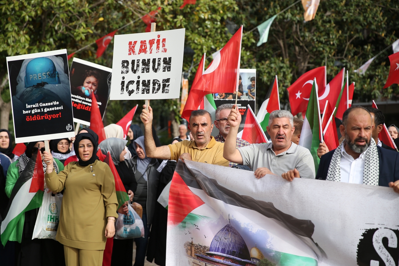 Manisa'da Gazze'ye destek yürüyüşü