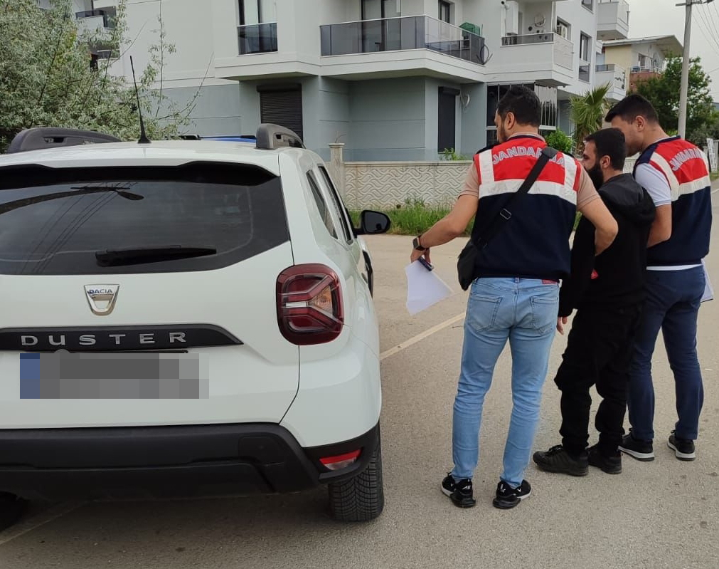 İzmir'de DEAŞ operasyonunda 11 şüpheli yakalandı