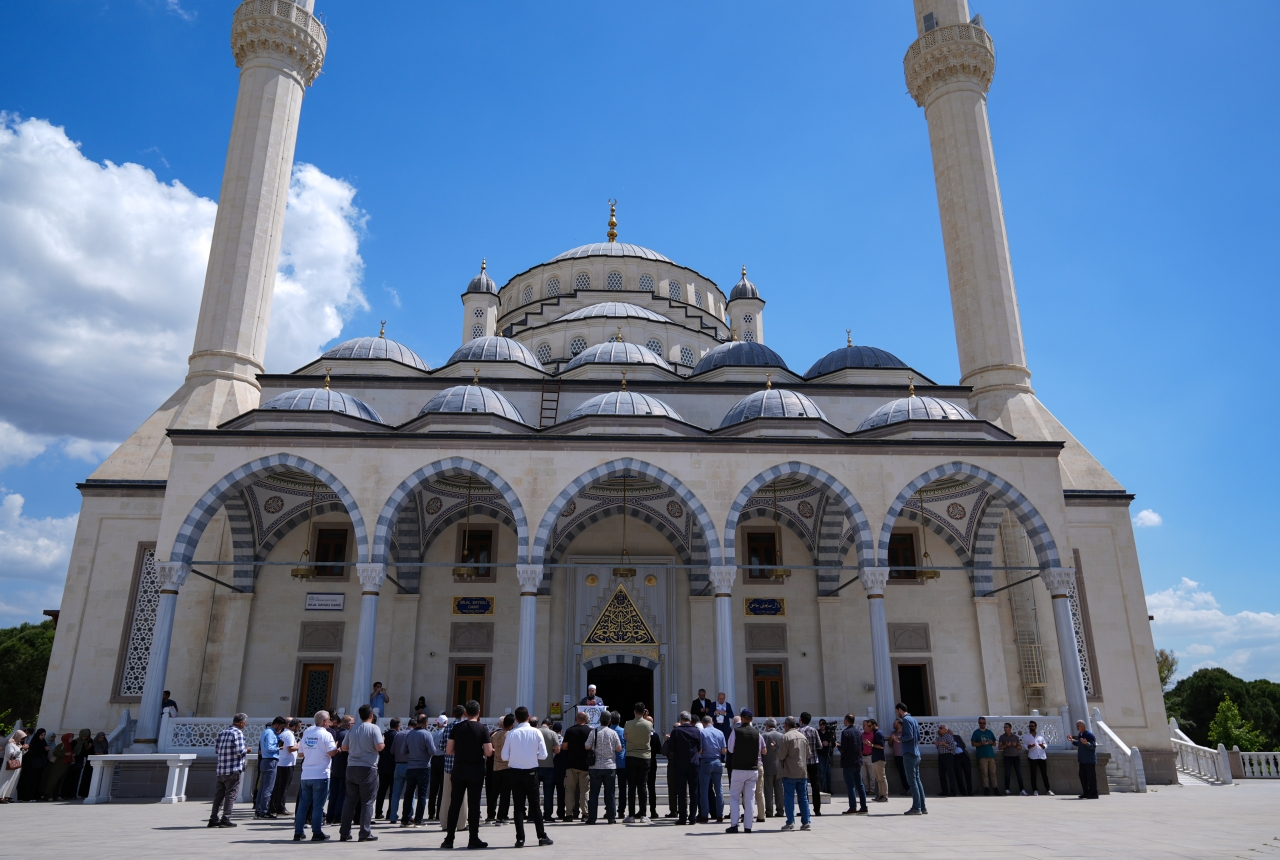 İzmir'den Gazze'ye 1 tır dolusu gıda yardımı gönderildi